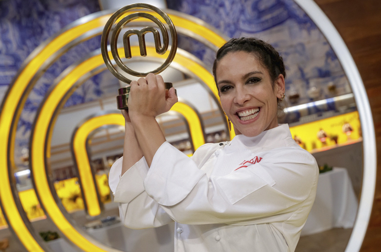 Lorena Castell saboreia a sua vitória no ‘MasterChef Celebrity 7’. Com um menu corajoso e muito técnico dedicado a quem mais ama