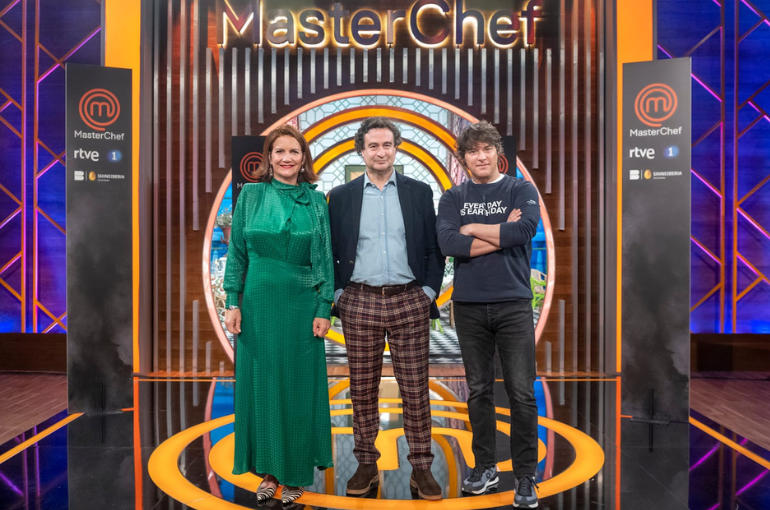 MasterChef’ regressa em formato XL: o dobro do número de concorrentes, o dobro do número de testes e o dobro do número de transmissões semanais.